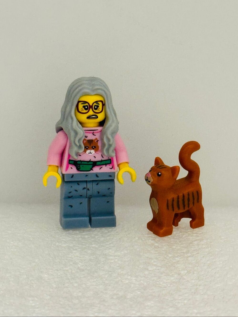 LEGO Mrs Scratchen Post & Cat LEGO Movie Minifigure 71004 Retired Crazy Cat Lady